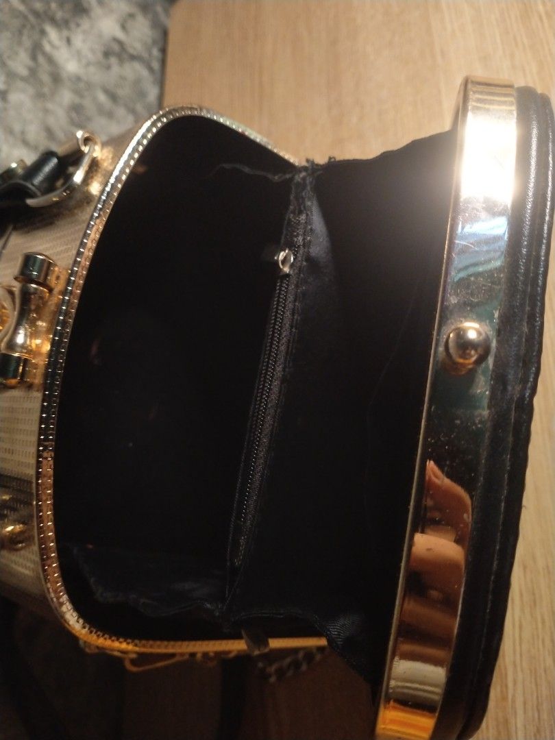 gothic-style 3D pyramid studded box handbag/purse (Category: Luxury Bags & Wallets) located in Manila. Submitted by 4jeixll (Listing ID 1439294512, Image 2). Description: Meet up and gcash SM Tarlac Paniqui Waltermart Guimba if you don't trust me I can provide ID -School ID -National ID.