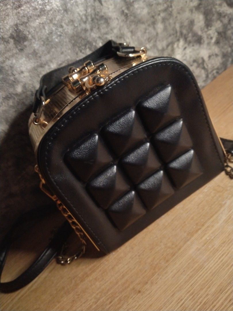 gothic-style 3D pyramid studded box handbag/purse (Category: Luxury Bags & Wallets) located in Manila. Submitted by 4jeixll (Listing ID 1439294512, Image 1). Description: Meet up and gcash SM Tarlac Paniqui Waltermart Guimba if you don't trust me I can provide ID -School ID -National ID.