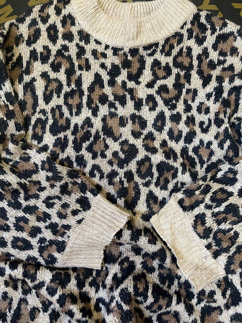GU 3/4 Knitted Leopard Sweater/Long sleeve (Category: Coats, Jackets and Outerwear) located in Manila. Submitted by codearchivez (Listing ID 1439302760, Image 2). Description: Size Large No issues.