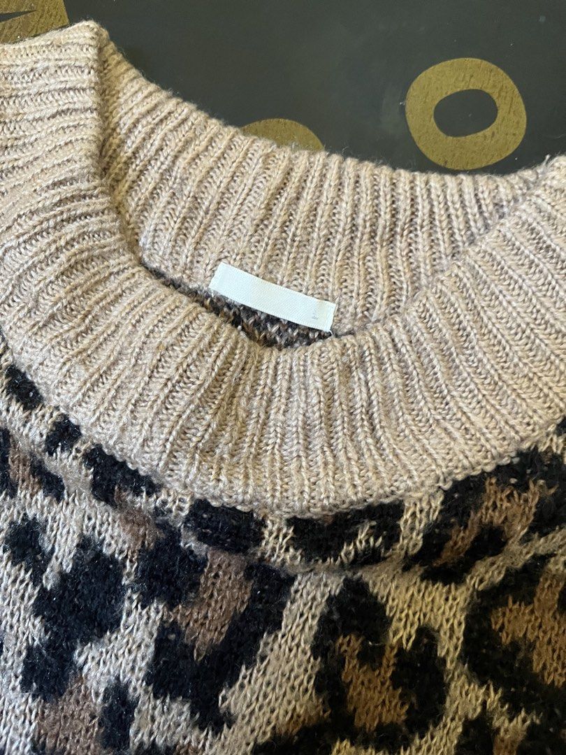 GU 3/4 Knitted Leopard Sweater/Long sleeve (Category: Coats, Jackets and Outerwear) located in Manila. Submitted by codearchivez (Listing ID 1439302760, Image 3). Description: Size Large No issues.