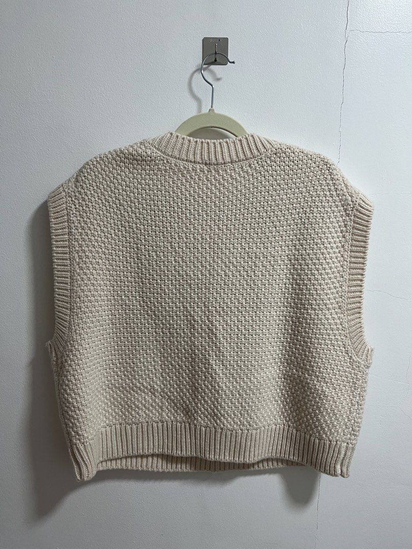 GU Cable Knit Vest (Category: Vests) located in San Fernando. Submitted by krishscloset (Listing ID 1439272381, Image 3). Description: Size: Large on tag Bust: 44in Length: 21in - GU cream cable knit vest - V-neck design - Ribbed hem - Textured knit back - Made of 100% acrylic - Size tag shown in images - Versatile layering piece.