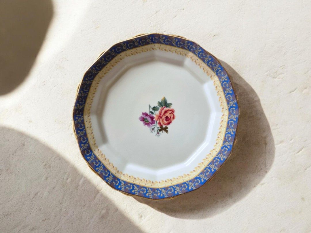 Hanae Mori Cake Plate (Category: Cookware & Accessories) located in Quezon City. Submitted by buybyestuffmnl (Listing ID 1439332067, Image 1). Description: with scratches.