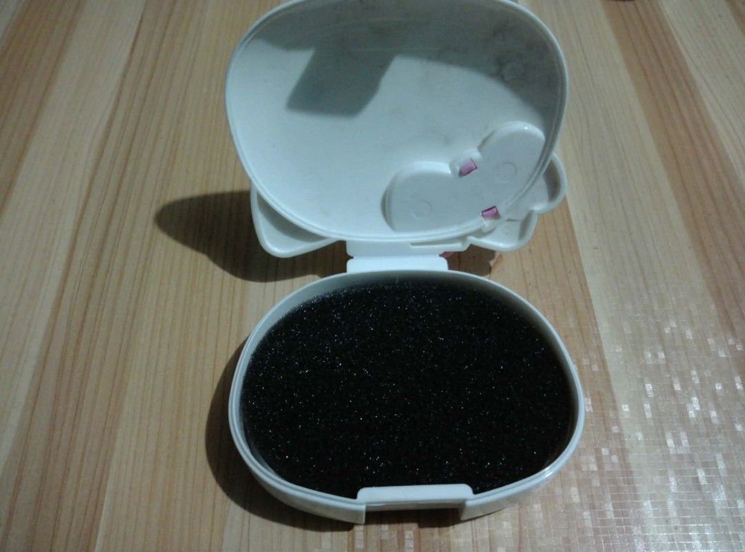 Hello Kitty Jewelry Organizer (Category: Accessory Holder, Box & Organizers) located in Mandaluyong City. Submitted by rainrain0513 (Listing ID 1439330628, Image 3). Description: wala na kasi yung original packaging but di pa siya gamit.