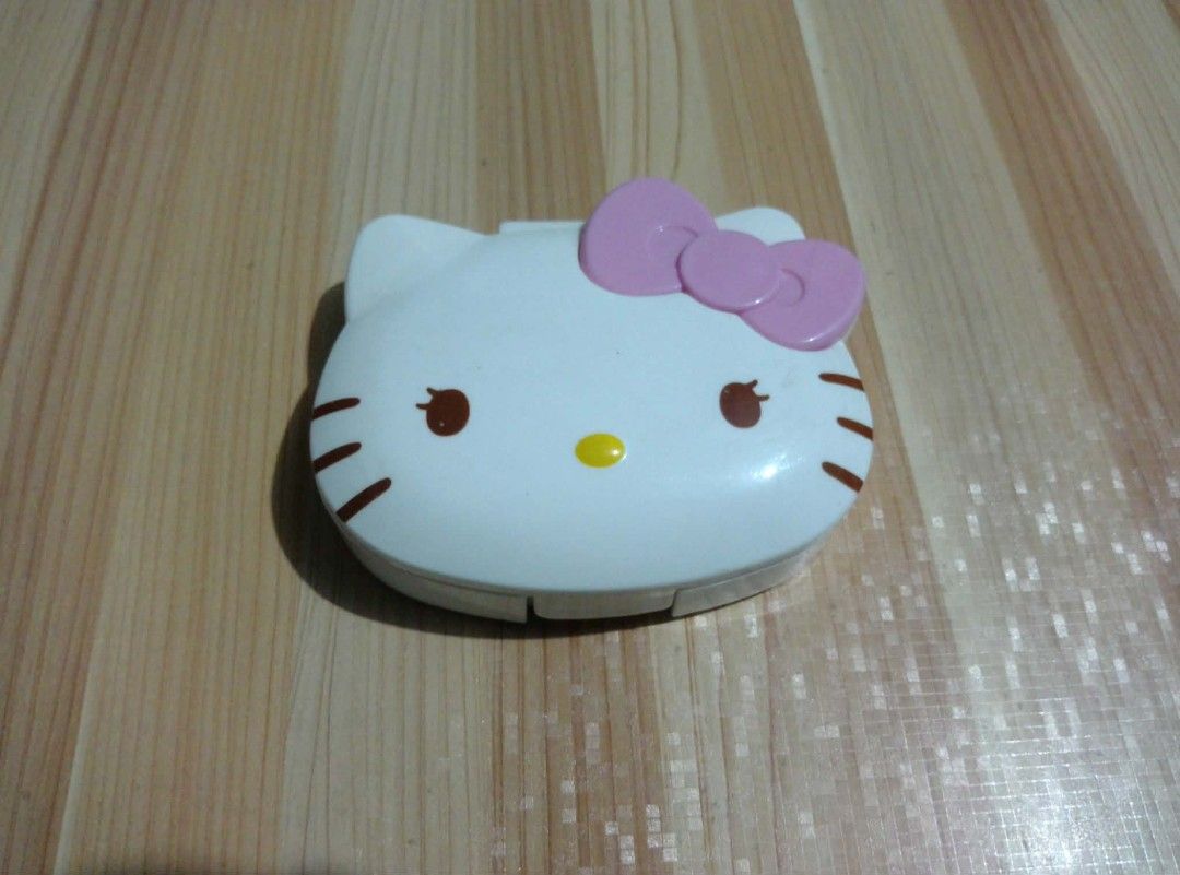 Hello Kitty Jewelry Organizer (Category: Accessory Holder, Box & Organizers) located in Mandaluyong City. Submitted by rainrain0513 (Listing ID 1439330628, Image 1). Description: wala na kasi yung original packaging but di pa siya gamit.