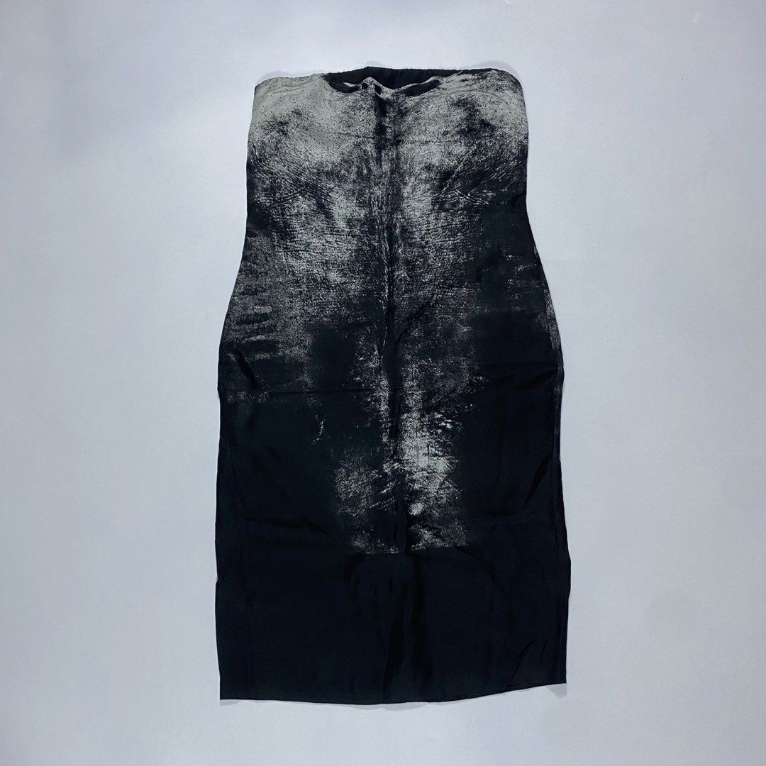 Helmut Lang - Sleeveless Mini Dress (Category: Dresses) located in Cavite. Submitted by pastseas0n_ (Listing ID 1439363710, Image 2). Description: Helmut Lang - Sleeveless Mini Dress Size : 0 FLAT MEASUREMENTS Width : 15 inches Length : 32 inches Hip : 18 inches 9.5/10 CONDITION Excellent condition Runway piece Silk.