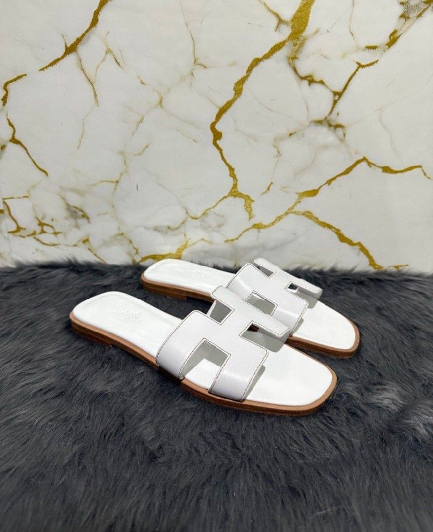 Hermes Oran (Category: Flats & Sandals) located in Antipolo. Submitted by lowpriceluxuryitem (Listing ID 1439287772, Image 2). Description: like new no flaws size 36.