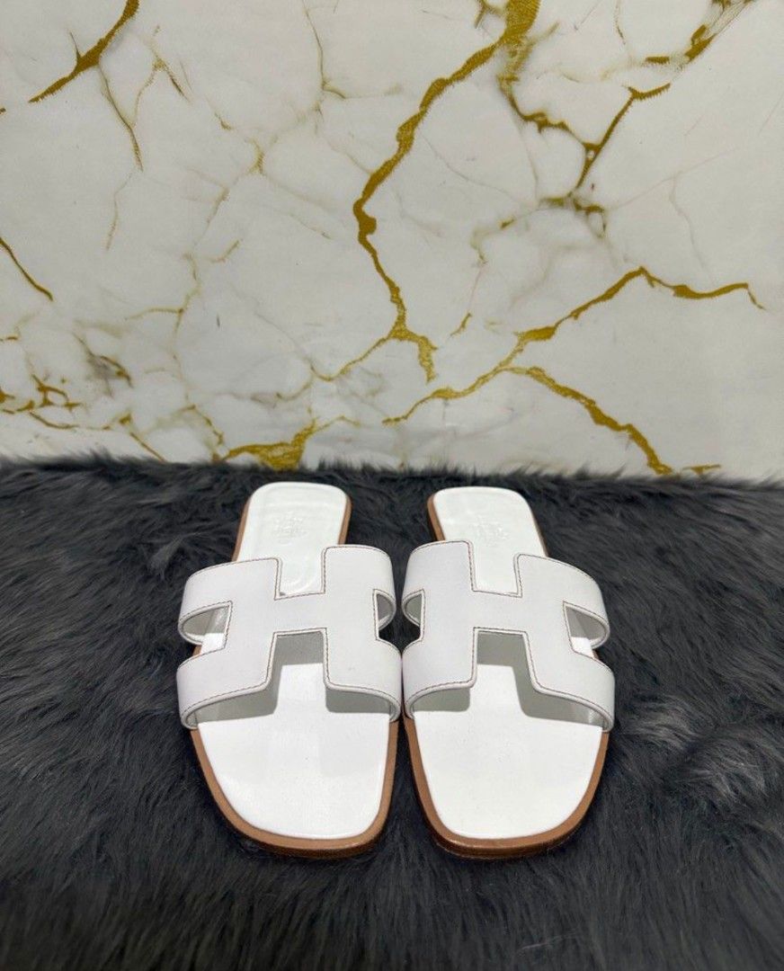 Hermes Oran (Category: Flats & Sandals) located in Antipolo. Submitted by lowpriceluxuryitem (Listing ID 1439287772, Image 1). Description: like new no flaws size 36.