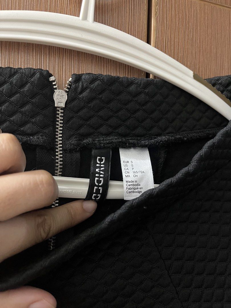 H&M Divided Black Quilted Skirt (Category: Skirts) located in Manila. Submitted by mindysukay (Listing ID 1439387566, Image 2). Description: - H&M Divided black quilted skirt - Size: EUR S - Features a unique quilted texture - Flared silhouette - Back zipper closure - Made in Cambodia.