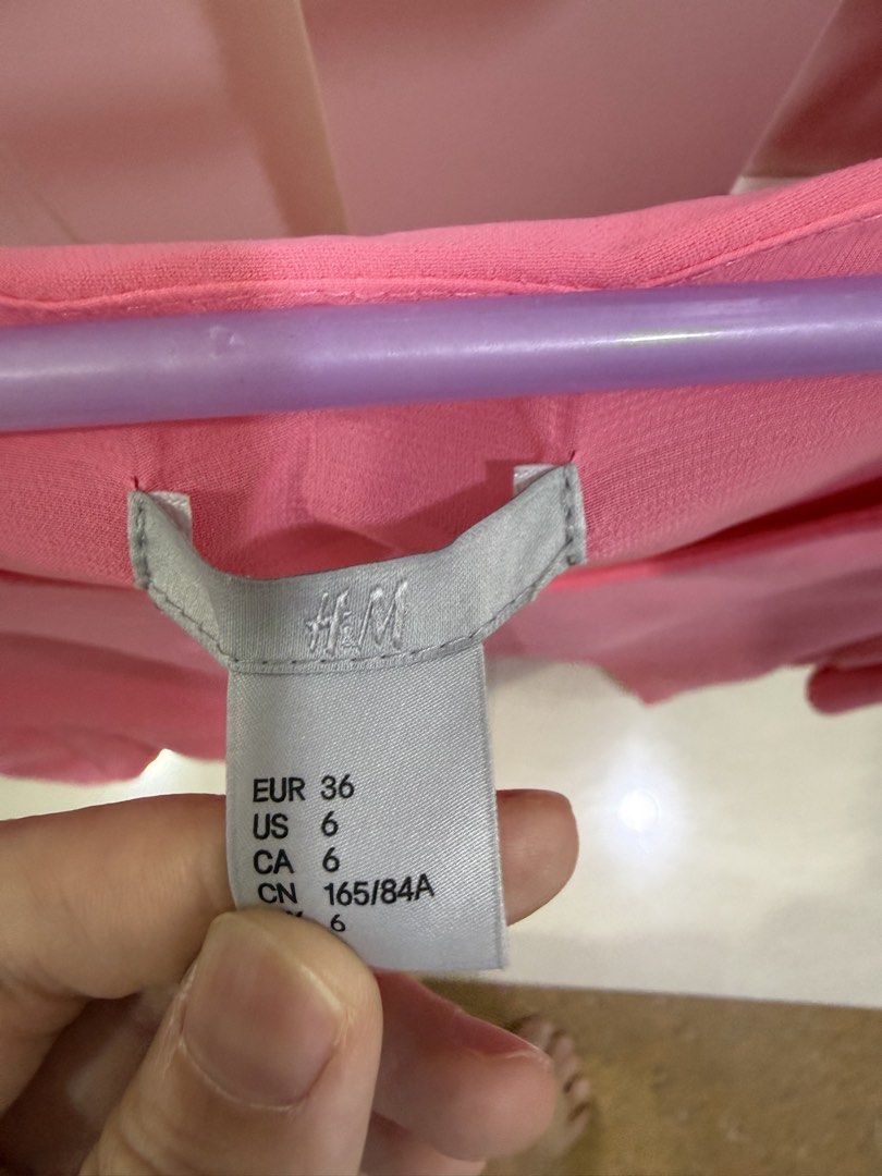 H&M Dress with Bell Sleeves (Category: Dresses) located in Makati City. Submitted by big4head07 (Listing ID 1439293080, Image 2). Description: .