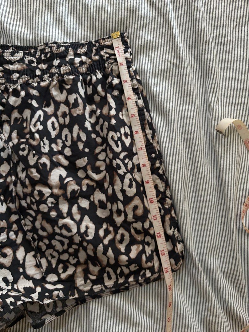 H&M Leopard Print Shorts (Category: Shorts) located in Antipolo. Submitted by anabri (Listing ID 1439402232, Image 2). Description: - Leopard print shorts - Elastic waistband - Waist: 16 inches - Length: 13 inches - Perfect for a casual look.