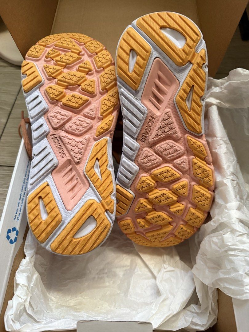 Hoka Arahi 6 (Category: Sneakers) located in Marikina City. Submitted by marvim (Listing ID 1439347597, Image 2). Description: Downsizing sneaker collection Hoka Arahi 6 Size: US 5.5B / UK4 / 22.5cm Used twice on treadmill Guaranteed authentic / Purchased from a reputable seller here on Carousell Shipping c/o buyer .