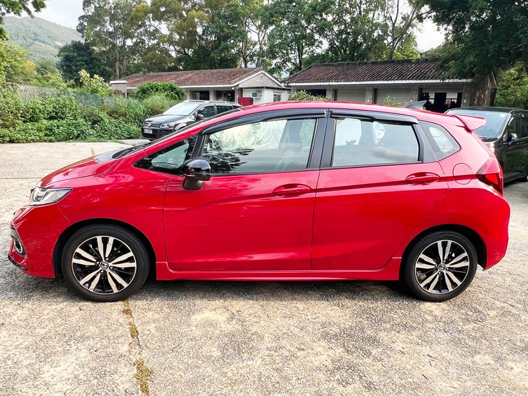 Honda Jazz RS Auto （分類：車輛放售）位於 Hong Kong。 由 gwm_group 提交（商品編號 1439280470，圖片 2）。簡介： 0首 行貨 60000km RS版本 KEYLESS 藍芽車機 泊車cam 多功能軚控 特大尾箱 合新牌 代步之選 0首期 月供$1380起 。