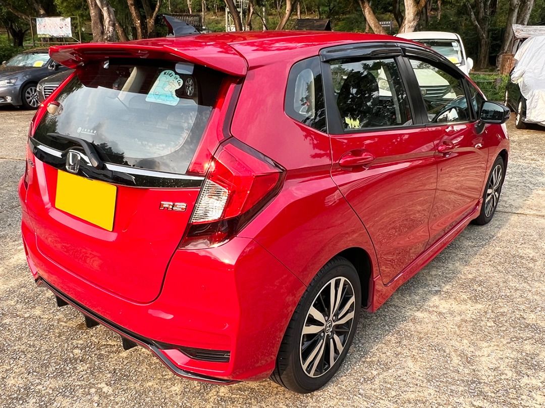 Honda Jazz RS Auto （分類：車輛放售）位於 Hong Kong。 由 gwm_group 提交（商品編號 1439280470，圖片 3）。簡介： 0首 行貨 60000km RS版本 KEYLESS 藍芽車機 泊車cam 多功能軚控 特大尾箱 合新牌 代步之選 0首期 月供$1380起 。