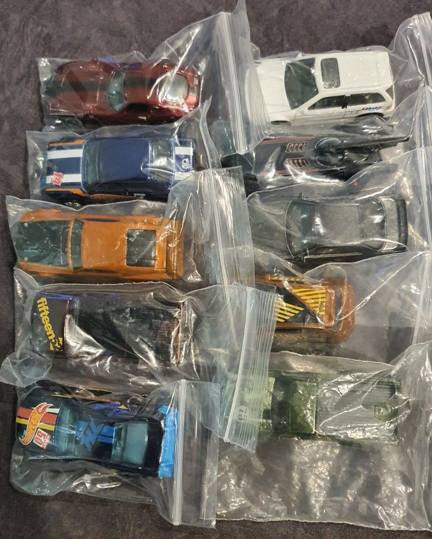Hotwheels Super Treasure Hunt STH 🔥 lot of 30 pieces loose *HTF *rare *rubber tires *$TH *JDM *R34 *R32 *mini *civic *evo *mazda *kenmeri *porsche *datsun *nsx *ford (Category: Toys & Games) located in Bangi. Submitted by zeuszonic_resources (Listing ID 1439396055, Image 2). Description: *Hotwheels / Hot wheels genuine item. *Rivet. *JDM:12pcs, Muscle/Exotic:18pcs. *Good bargain lot for STH collectors (1pc becomes only RM 50) *Headlights / Tail-