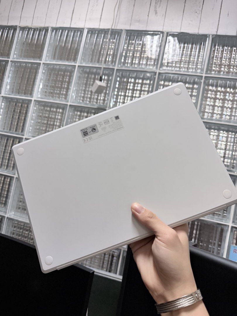 Huawei MatePad Pro 13.2 PaperMatte Edition Bundle (Category: Android) located in Quezon City. Submitted by upstage_aura (Listing ID 1439306968, Image 3). Description: - Huawei MatePad Pro PaperMatte Edition (Gold/white case and keyboard) RFS: Not used only used once or twice, already have a work laptop. - Includes keyboard, M-Pencil, and mouse - Large display - Powered by HarmonyOS - Tablet shown with keyboard attached and home screen visible.