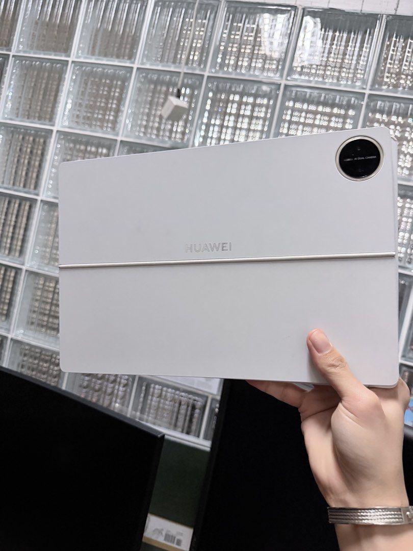 Huawei MatePad Pro 13.2 PaperMatte Edition Bundle (Category: Android) located in Quezon City. Submitted by upstage_aura (Listing ID 1439306968, Image 2). Description: - Huawei MatePad Pro PaperMatte Edition (Gold/white case and keyboard) RFS: Not used only used once or twice, already have a work laptop. - Includes keyboard, M-Pencil, and mouse - Large display - Powered by HarmonyOS - Tablet shown with keyboard attached and home screen visible.