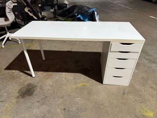 (Category: ) located in . Submitted by secondhandfurnituresg (Listing ID 1439282239, Image 1). Description: .