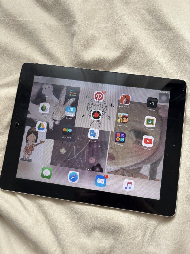 Ipad 1st gen silver (Category: iPad) located in Taguig. Submitted by arcjvcs (Listing ID 1439328439, Image 3). Description: Issue: very old Some apps are not compatible any longer Safari still working No more audio but can work when using earphones Mostly can use to listen to music or draw, can take pics too.
