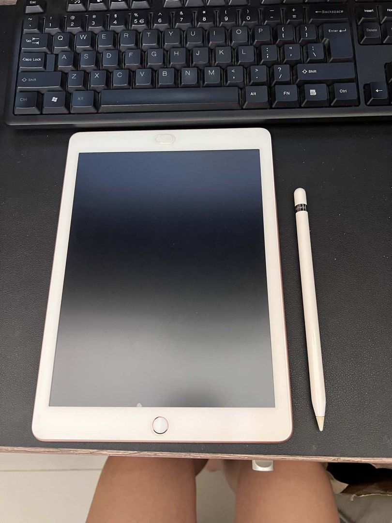 iPad 6th Gen 32GB Wi-Fi + Apple Pencil | Smooth & Good for Study/Work (Category: iPad) located in Manila. Submitted by giannecarlo (Listing ID 1439331043, Image 3). Description: Selling my iPad 6th Generation with Apple Pen. Good for students, note taking, drawing, online classes, Netflix, and daily use. Smooth performance and still working perfectly. 📱 Specs: • iPad 6th Generation • 32GB Storage • Wi-Fi • Includes Apple Pen/Stylus • Battery sti