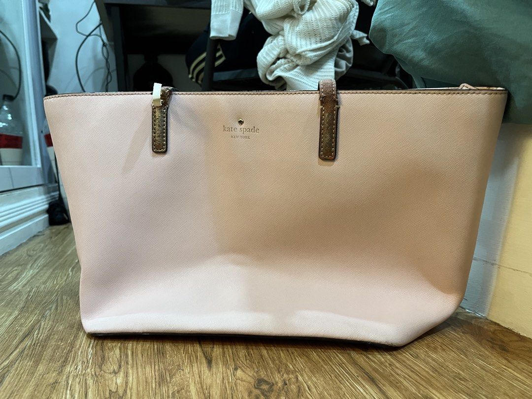 Kate Spade Saffiano Leather Totebag (Category: Tote Bags) located in Manila. Submitted by reeeyreeeyreeey (Listing ID 1439376429, Image 2). Description: - Kate Spade Saffiano Leather Totebag - Light pink color - Made with durable Saffiano leather - Spacious interior - Classic design - Handles show some wear, need replacement or repair.