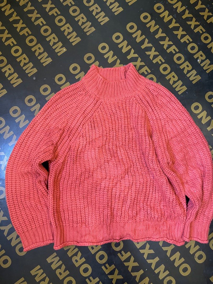 Knitted GU Sweater Longsleeve (Category: Coats, Jackets and Outerwear) located in Manila. Submitted by codearchivez (Listing ID 1439302219, Image 1). Description: Small to Medium No issues.