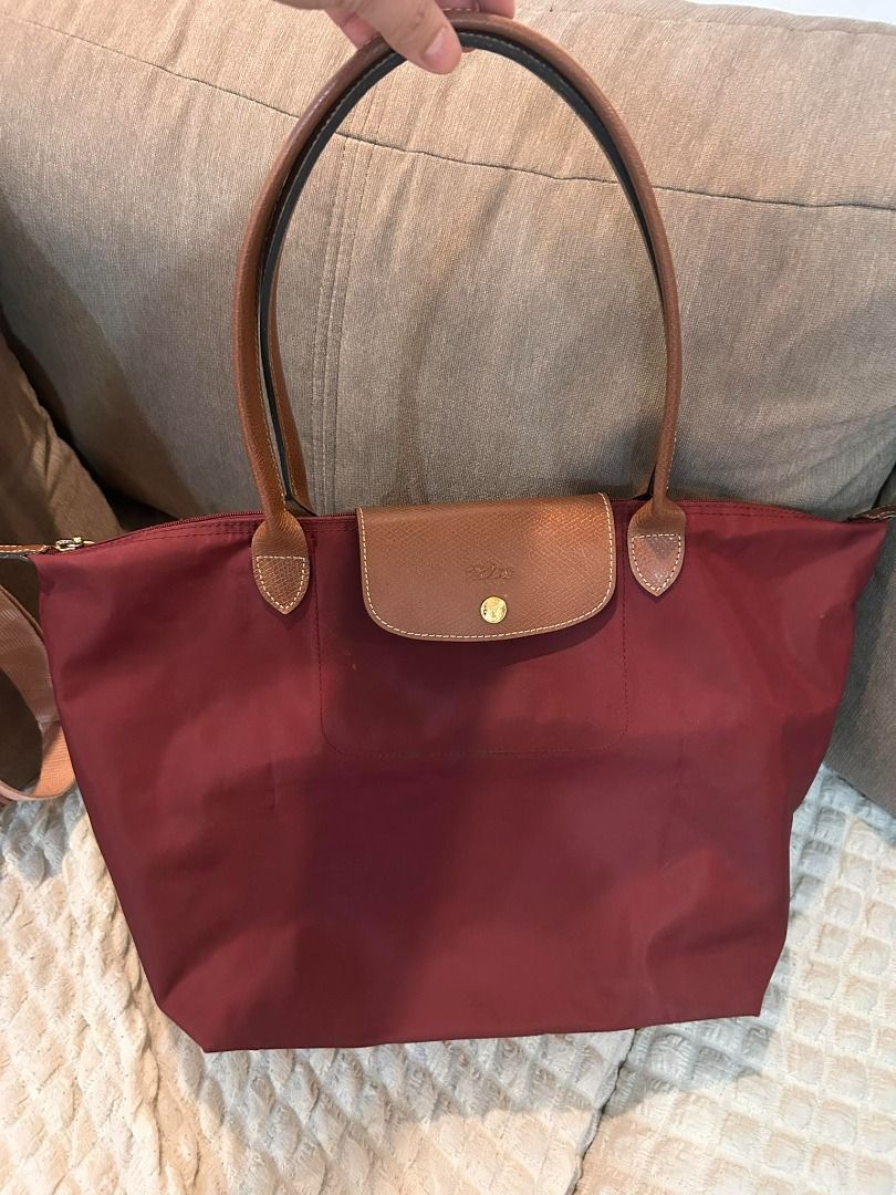 Longchamp Le Pliage Burgundy Tote Bag (Category: Luxury Bags & Wallets) located in Batangas. Submitted by atuendobatangasonfb (Listing ID 1439409249, Image 1). Description: Lightweight, spacious, and perfect for daily use, travel, school, or work. Easy to carry and still in good condition..