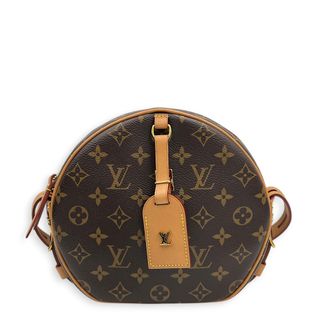 (Category: ) located in . Submitted by carousellluxury (Listing ID 1439311638, Image 1). Description: .