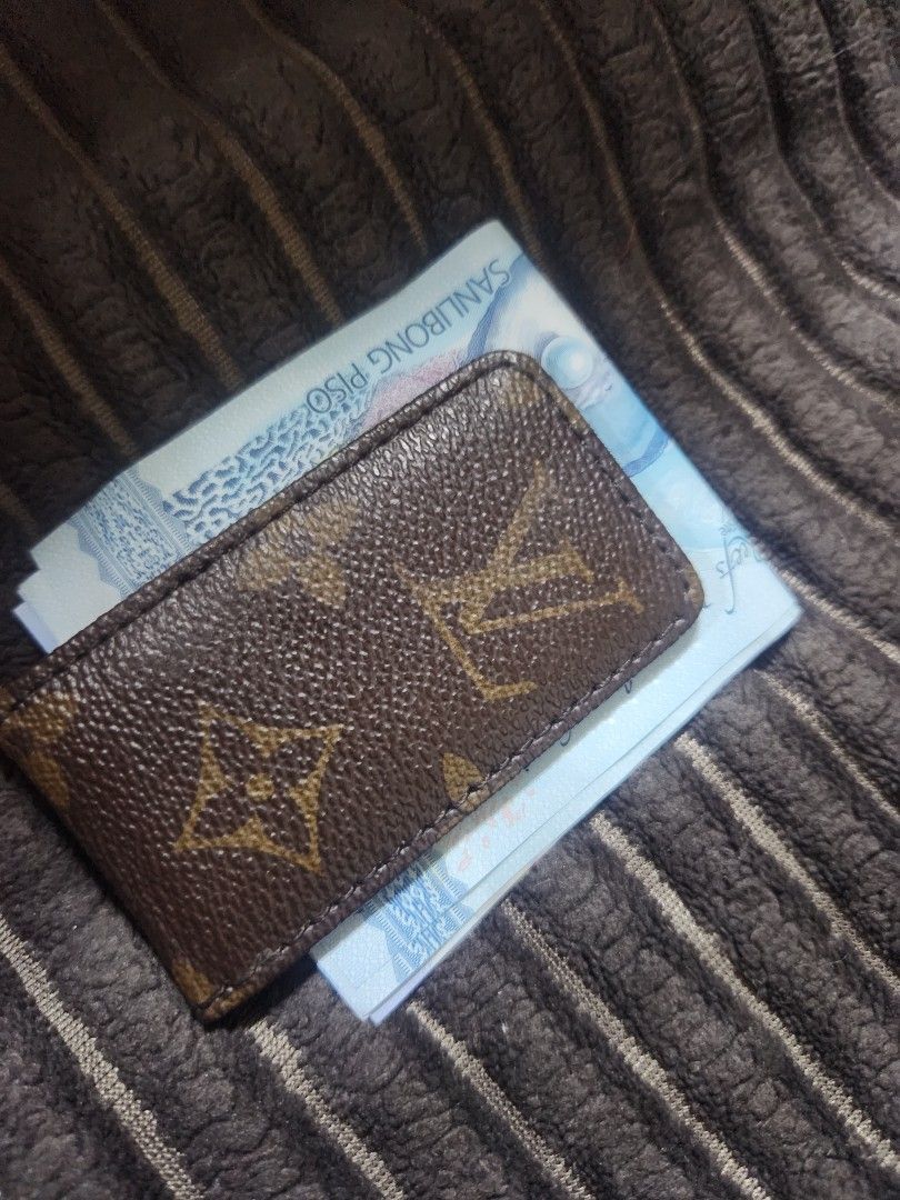 Louis Vuitton Monogram magnetic money clip (Category: Luxury Bags & Wallets) located in Pasig City. Submitted by js.authenticlux (Listing ID 1439336207, Image 1). Description: - Louis Vuitton Monogram magnetic money clip - Classic LV monogram pattern - Bi-fold design - Brown color with iconic LV logo * call txt 09178029682.
