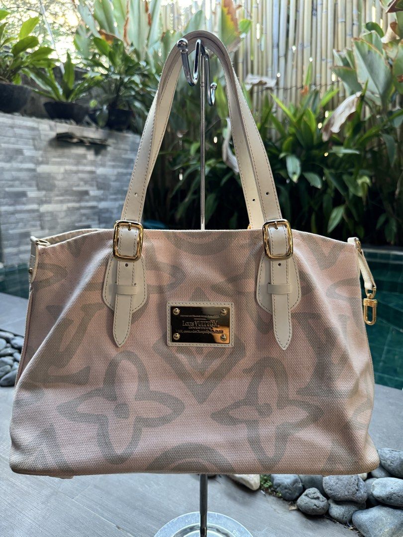 Louis Vuitton Tahitienne Limited Ed (Category: Luxury Bags & Wallets) located in Muntinlupa City. Submitted by knockashoppe (Listing ID 1439399859, Image 1). Description: No inclusion.