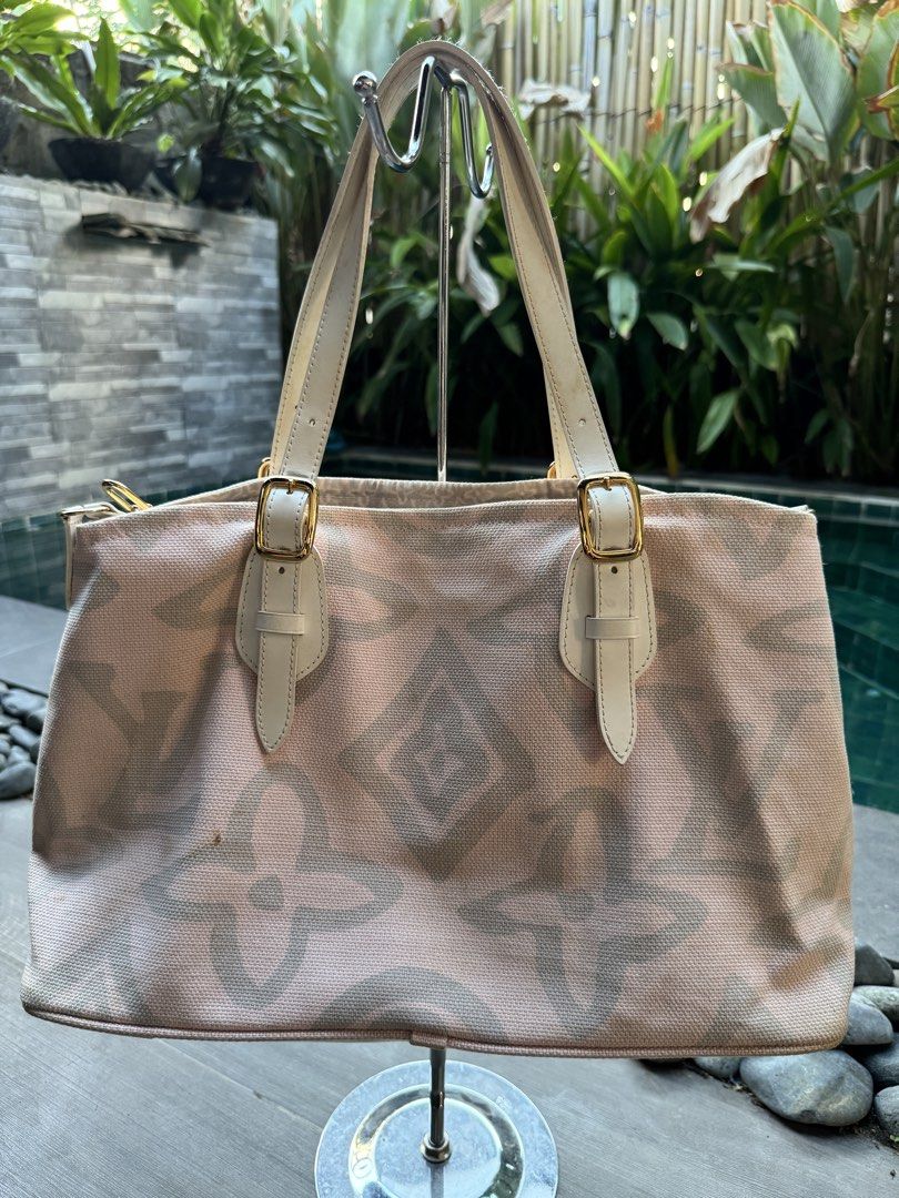 Louis Vuitton Tahitienne Limited Ed (Category: Luxury Bags & Wallets) located in Muntinlupa City. Submitted by knockashoppe (Listing ID 1439399859, Image 2). Description: No inclusion.