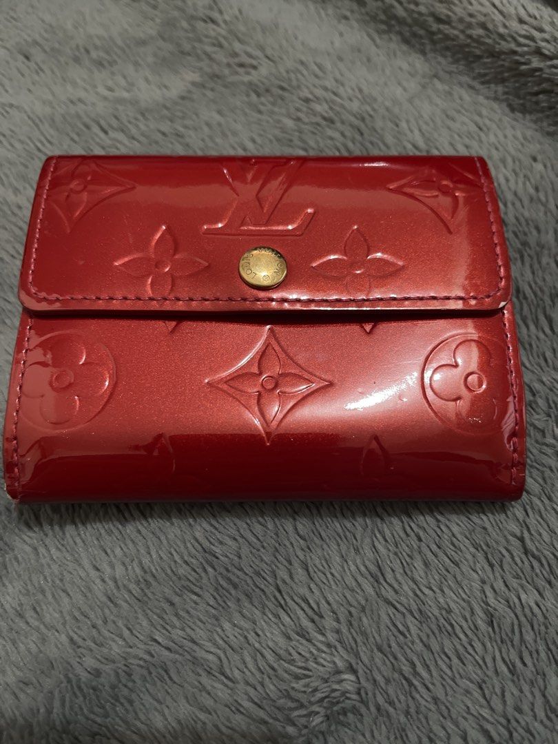 Louis Vuitton Vernis Wallet (Category: Luxury Bags & Wallets) located in Manila. Submitted by encoreluxeph (Listing ID 1439338716, Image 1). Description: - Authentic Louis Vuitton Vernis key holder - Red color - Features the iconic LV monogram pattern - Snap closure - Gold-tone hardware - Stylish and practical accessory.