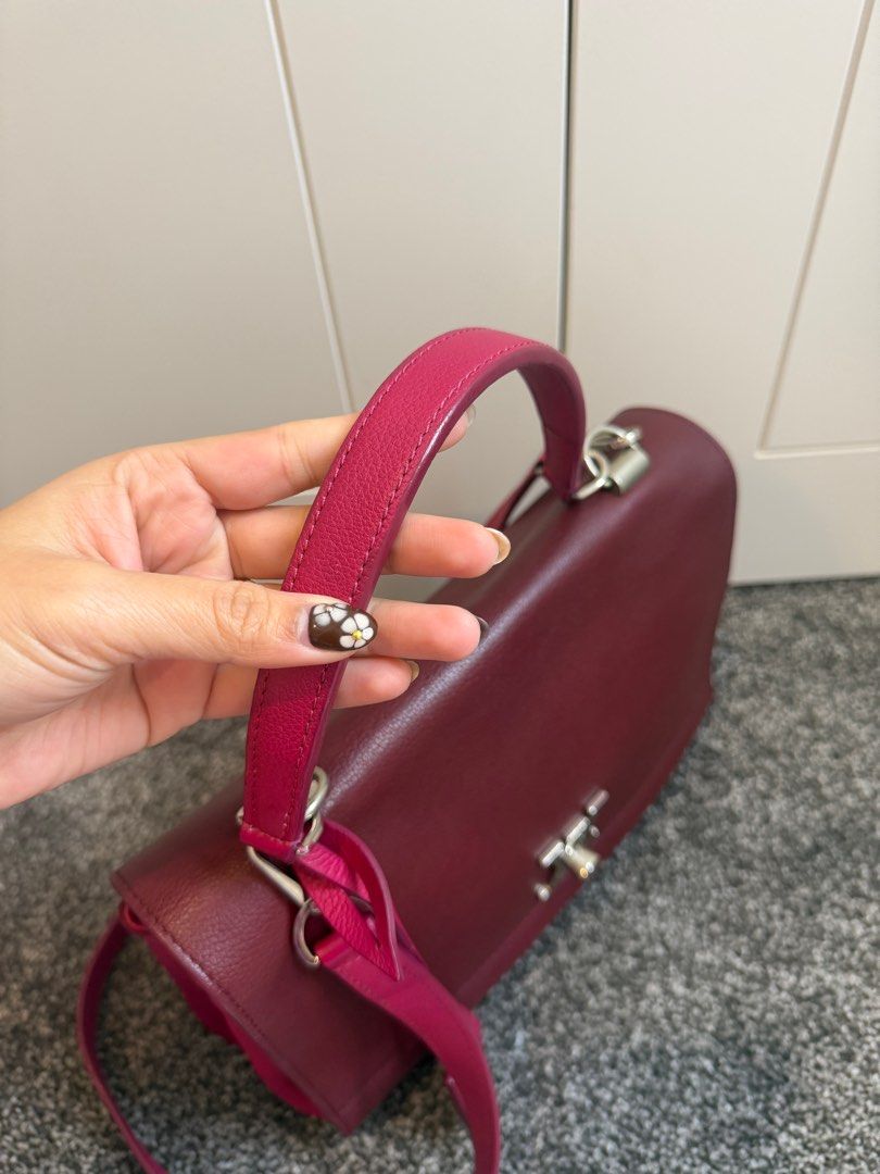 LV LockMe II Calfskin (Category: Luxury Bags & Wallets) located in Cavite. Submitted by spicyleo (Listing ID 1439268278, Image 3). Description: Authentic With dustbag Still in good condition Selling low!.