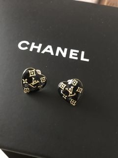 (Category: ) located in . Submitted by vintage.paradise_online.shop (Listing ID 1439370810, Image 1). Description: .