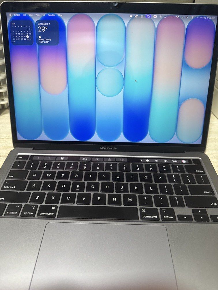 MacBook Pro 13-inch 2020 with touchbar460843158938603520