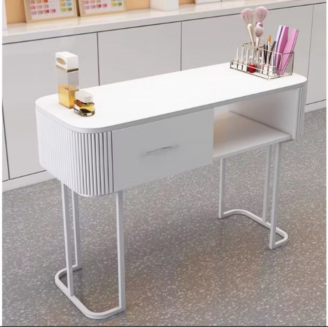 Makeup table (Category: Tables & Sets) located in Subang Jaya. Submitted by poppypetals88 (Listing ID 1439285589, Image 1). Description: .