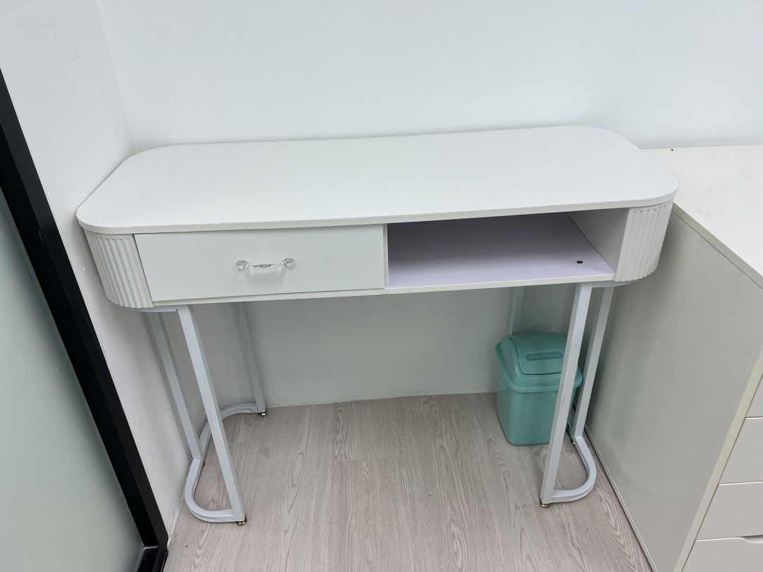 Makeup table (Category: Tables & Sets) located in Subang Jaya. Submitted by poppypetals88 (Listing ID 1439285589, Image 2). Description: .