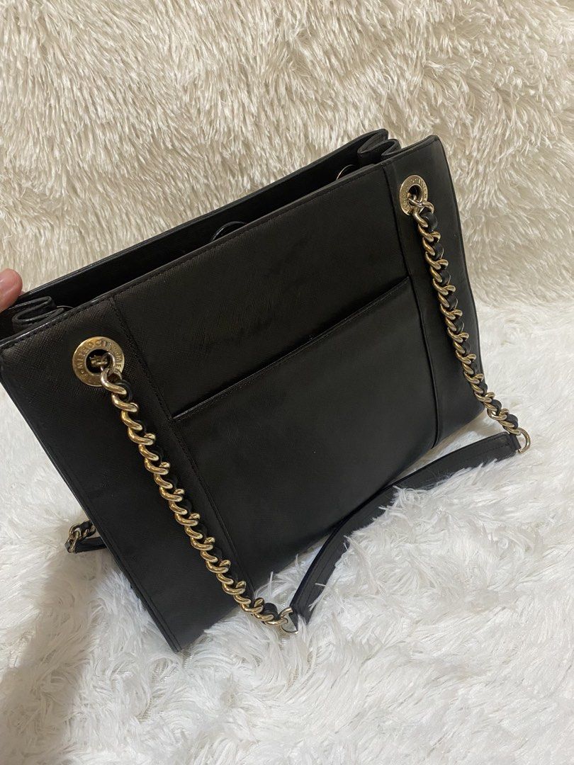 Metrocity Black Chain Bag (Category: Luxury Bags & Wallets) located in Manila. Submitted by deys04 (Listing ID 1439340727, Image 3). Description: - Black Metrocity handbag - Gold-tone chain straps - Gold-tone logo and charm - Rectangular shape - Spacious interior - Sleek, classic design.
