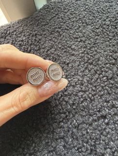 （分類：）位於 。 由 bbbbbbella.moonn 提交（商品編號 1439365739，圖片 1）。簡介： 。