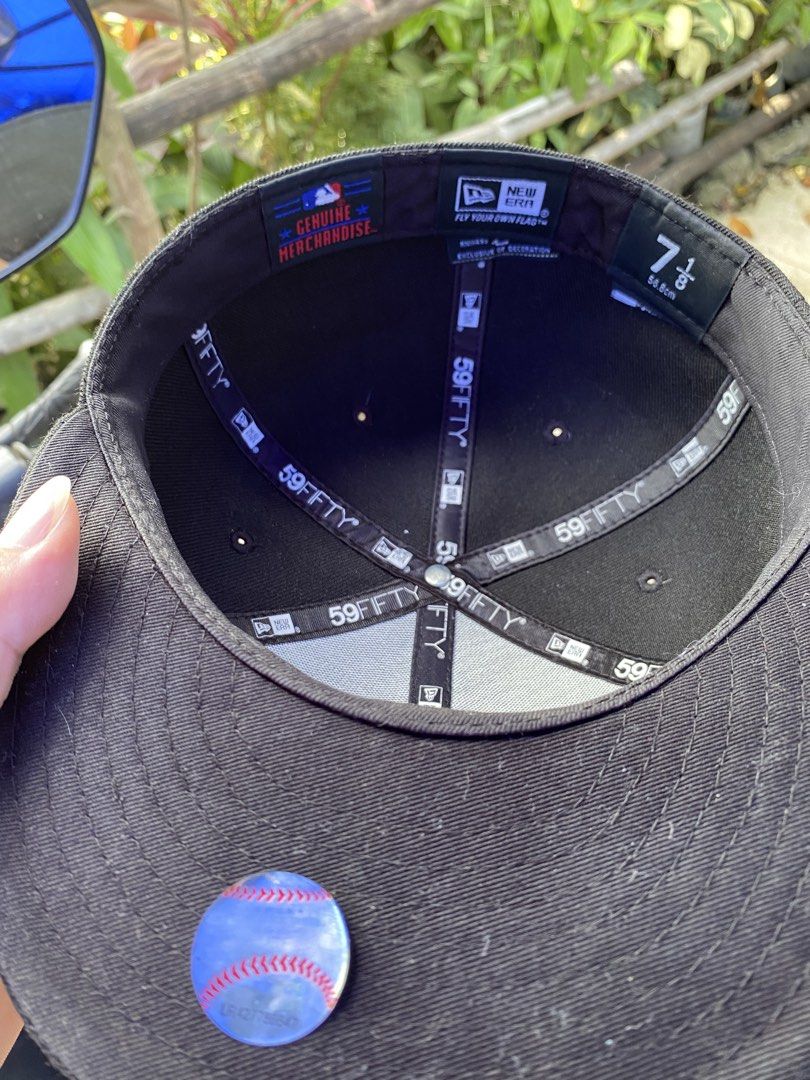 New Era 59FIFTY Boston Red Sox Cap (Category: Caps & Hats) located in Madridejos. Submitted by keeno_14 (Listing ID 1439380461, Image 3). Description: - Authentic New Era 59FIFTY cap - Boston Red Sox logo - Black base and brim - Size: 7 1/8 - Material: 100% wool - Features MLB logo at the back - Includes New Era and MLB tags.