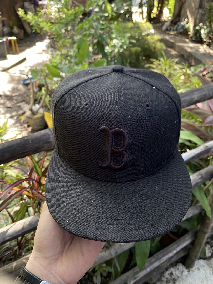 New Era 59FIFTY Boston Red Sox Cap (Category: Caps & Hats) located in Madridejos. Submitted by keeno_14 (Listing ID 1439380461, Image 1). Description: - Authentic New Era 59FIFTY cap - Boston Red Sox logo - Black base and brim - Size: 7 1/8 - Material: 100% wool - Features MLB logo at the back - Includes New Era and MLB tags.