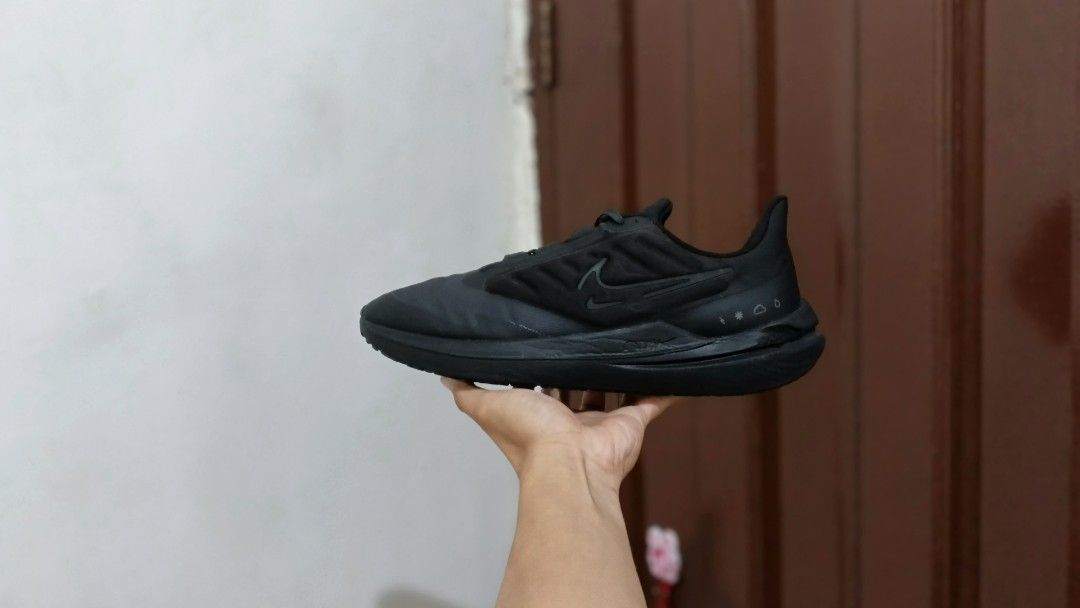 NIKE AIR WINFLO 9 (Category: Sneakers) located in Davao. Submitted by jahvyen (Listing ID 1439371094, Image 3). Description: FOR SALE! NIKE AIR WINFLO 9 SHIELD. SIZE: US 10.5 EUR 44.5 EXCELLENT CONDITION LOCATION: DAVAO CITY PM LANG. DISCLAIMER : We are not affiliated with any brands shown. All trademarks belong to their respective owners. NO COPYRIGHT INFRINGEMENT INTENDED..