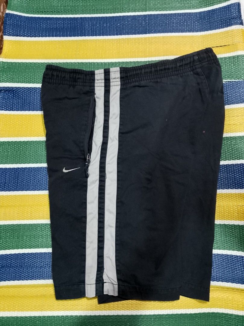 Nike short (Category: Shorts) located in Mabalacat. Submitted by zero2mthrift (Listing ID 1439384496, Image 2). Description: 34 Waistline 20-21 Length Authentic 9.5/10 Color rate Excellent condition No issue / No Pinholes.