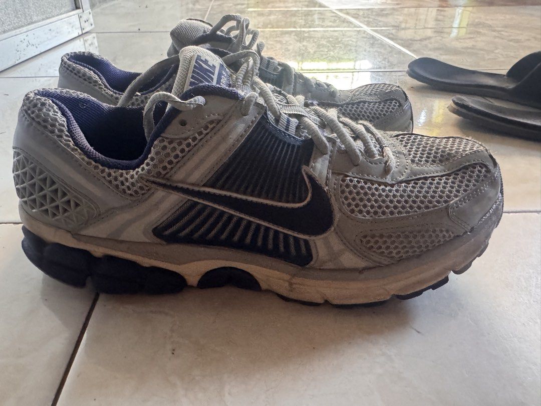 NIKE ZOOM VOMERO 5 YANKEES (Category: Sneakers) located in Cabanatuan. Submitted by legit.seller123 (Listing ID 1439321085, Image 2). Description: Nike Zoom Vomero 5 Yankees Size 8.5 9.5/10 Excellent Condition No box Slightly nego pa mga boss No issue PM ME LANG❗️❗️❗️❗️.