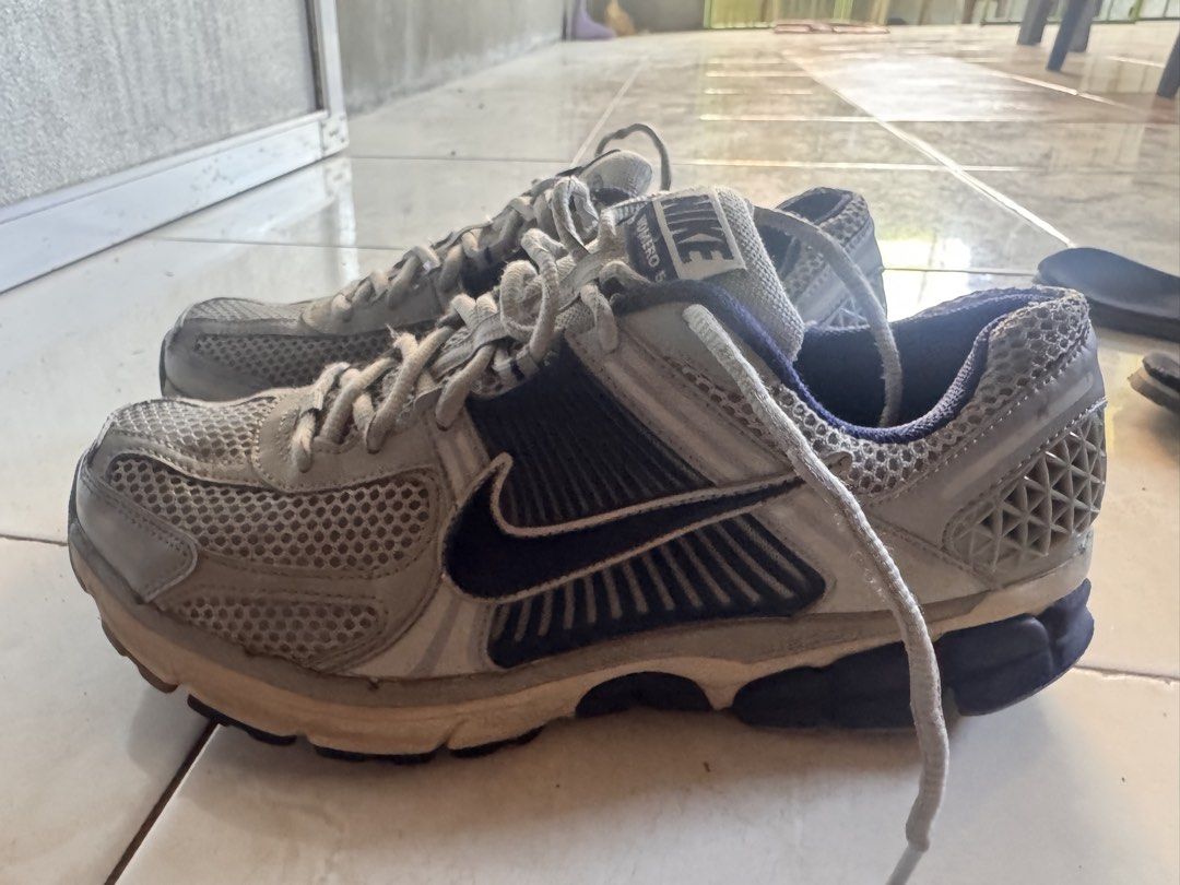 NIKE ZOOM VOMERO 5 YANKEES (Category: Sneakers) located in Cabanatuan. Submitted by legit.seller123 (Listing ID 1439321085, Image 1). Description: Nike Zoom Vomero 5 Yankees Size 8.5 9.5/10 Excellent Condition No box Slightly nego pa mga boss No issue PM ME LANG❗️❗️❗️❗️.