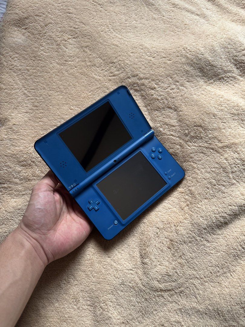 Nintendo DSi XL Midnight Blue (Category: Nintendo) located in Davao. Submitted by nurse.cllctns (Listing ID 1439408904, Image 1). Description: -Personal Console -All buttons working -Not CFW -Working Speakers -Working Front and Back camera -With original stylus -Scratches -No hidden Issues with Authentic US Pokèmon Black Cartridge Location: Davao City Can ship nationwide via LBC, JRS, J&T prefer ko meetup para ma test maayos yung unit pero willin