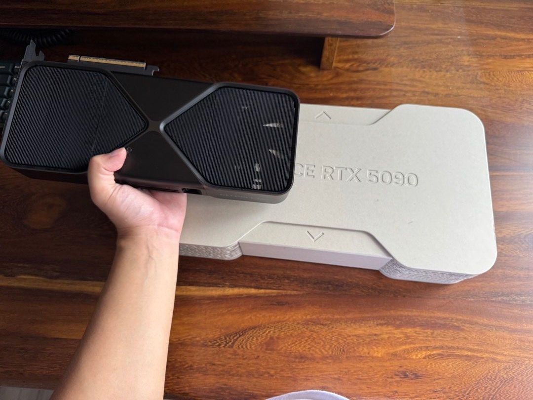 NVIDIA RTX 5090 Founders Edition460949246391756801