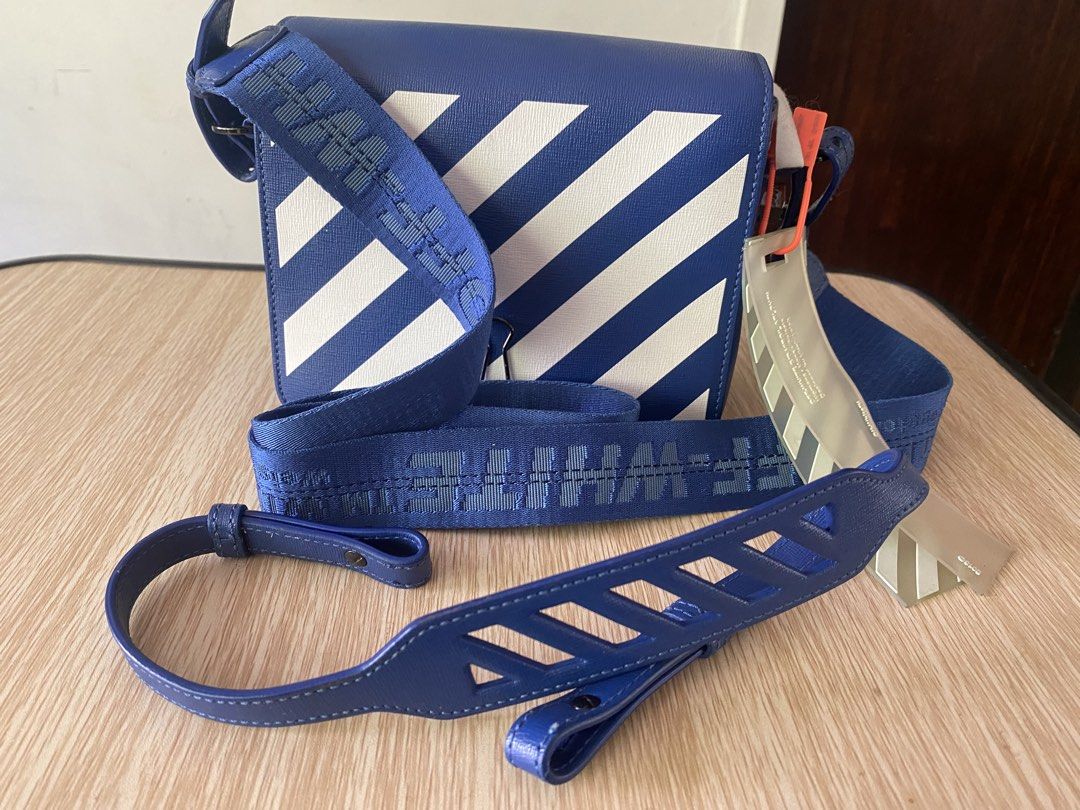 Off white Binder clip bag (Category: Luxury Bags & Wallets) located in Mandaluyong City. Submitted by mingcab (Listing ID 1439275059, Image 1). Description: Original off white, got in rockwell. Complete inclusions. Good as new, used 2-3 times. Fits cellphone, lipstick, keys, small bottle cologne/alcohol. Available for meet up san juan or makati area .
