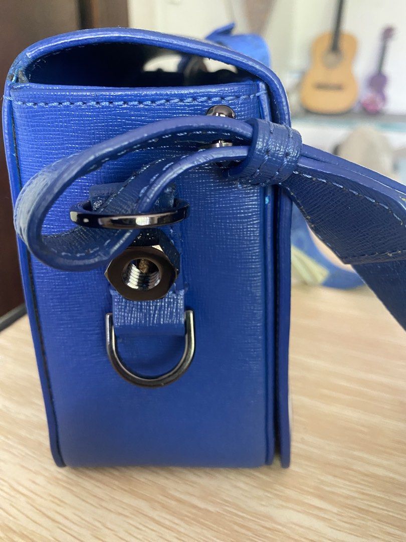 Off white Binder clip bag (Category: Luxury Bags & Wallets) located in Mandaluyong City. Submitted by mingcab (Listing ID 1439275059, Image 3). Description: Original off white, got in rockwell. Complete inclusions. Good as new, used 2-3 times. Fits cellphone, lipstick, keys, small bottle cologne/alcohol. Available for meet up san juan or makati area .