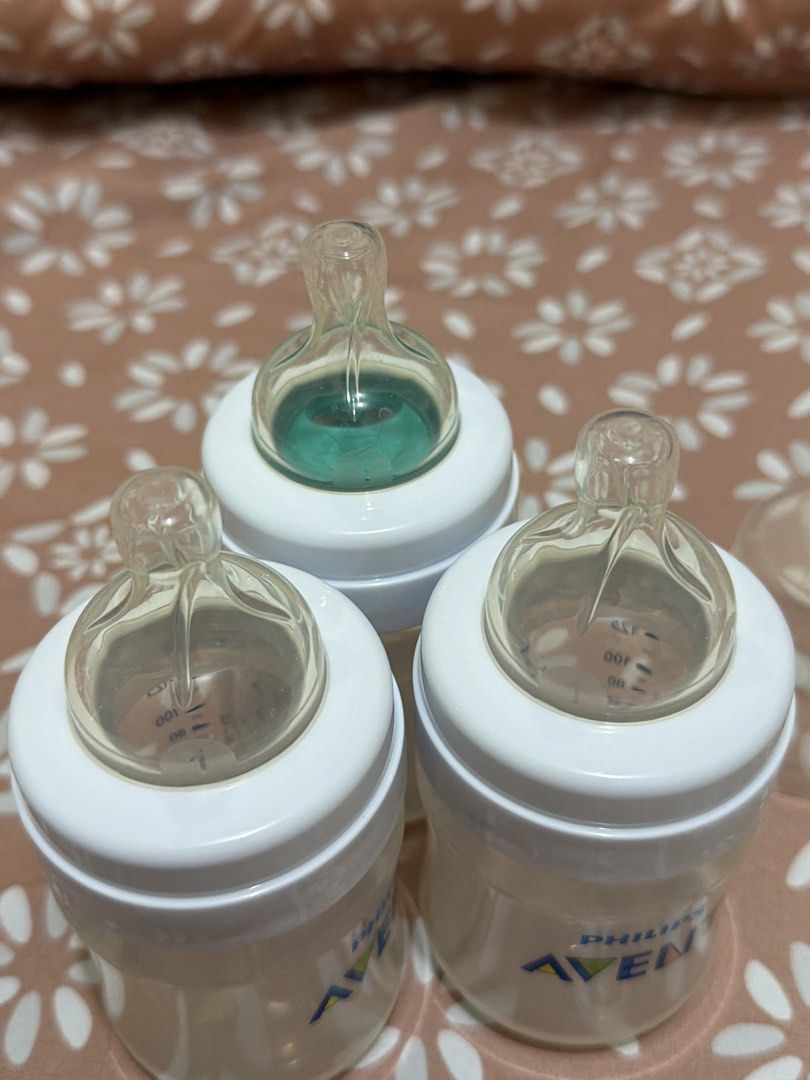 Philips Avent Anti Colic Baby Bottles (Category: Breastfeeding & Bottle Feeding) located in San Simon. Submitted by classystyles (Listing ID 1439408734, Image 2). Description: - Set of 3 Philips Avent baby bottles - Clear, graduated design for easy measurement - Comfortable nipples for feeding - Includes air free vent anti colic - Made of clear plastic with white caps.