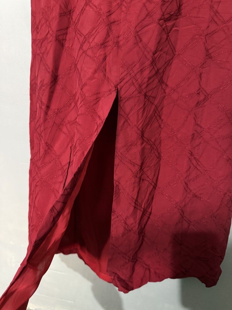 Pierre Cardin Red Dress (Category: Dresses) located in Taguig. Submitted by maliascollection (Listing ID 1439265303, Image 3). Description: ⤵️PLEASE READ ME⤵️ 🧡To get this ITEM make an offer and kindly send your order form, name complete address and contact number together with screenshot of item/s. 📍Description: Elegant red dress by Pierre Cardin. Features a textured fabric with a subtle pattern. Sleeveless design with a round neckline. Includ